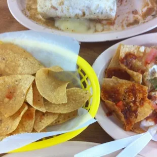 $4 nachos (on right) free chips (on left). On right I myself added salsa and pico de gallo. Garbage.