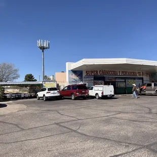 Food truck (left) and adjacent Mexican market (right).