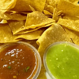 Salsa & Chips 1/2 PINT