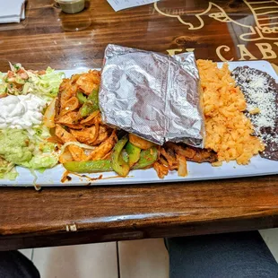 The fajitas are sublime! They refry black beans!