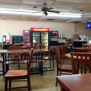 Available drinks and utensils