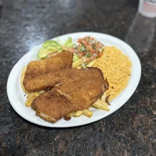 FISH FILET 
FILETE DE PESCADO

Breaded fish filet served with french fries, rice, salad &amp; pico de gallo.