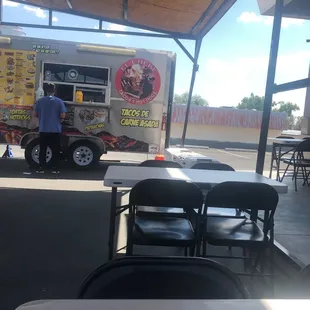 Food truck &amp; patio