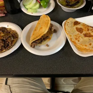 Lorenza. Taco dorado. Quesadilla.