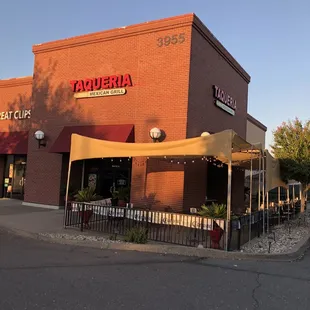 the outside of the restaurant