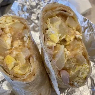 Huevos con papas breakfast burrito (so good!)