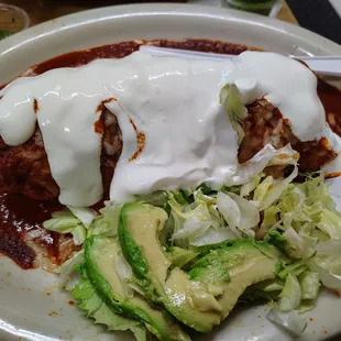 Burrito mojado mine had carne asada y carnitas, no frijoles, extra savoiea y extra sour cream also garnished with fresh aguacate