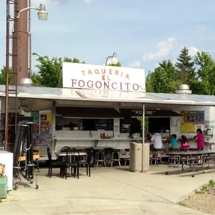 Front of place...kind of hidden behind the BLUE building..