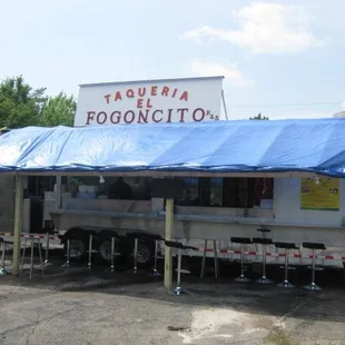 the outside of the restaurant