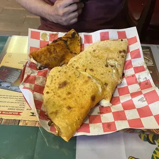 Quesadilla de asada with aguacate!