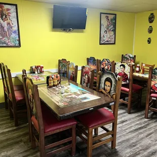 8-top tables in the back area. Is that Frida holding your spot?