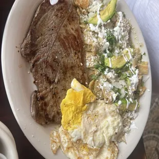 Chilaquiles chilangos