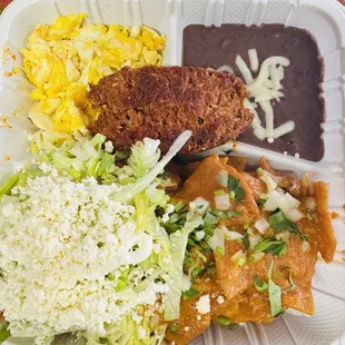 CHILAQUILES ROJOS CON CHORIZO