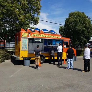 Conveniently in the lot behind Taco Bell. Seek them out before As games and Warriors games.