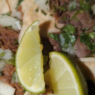 Birria, cabeza, buche tacos