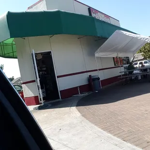 Good tacos and it&apos;s  drive thur