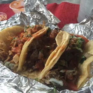 Tacos to go: pollo, lengua, and cabeza