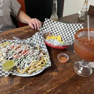 Asada fries, modelo michelada,