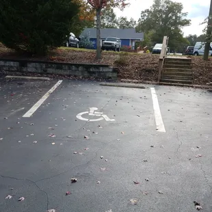 Closest "handicapped" parking space to Taqueria El Manhattan