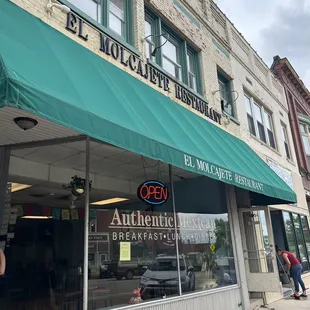 the outside of a restaurant