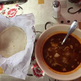 Menudo con tortillas hechas a mano