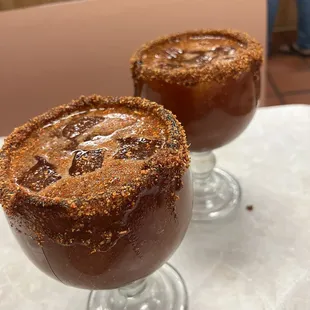 Deliciosa la muchacha las prepara muy buenas hace las mejores michelas que he probando debería siempre de prepararla ella