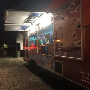 Grabbing some tripa tacos for dinner.