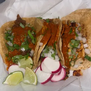 Una de Pollo Una de Barbacoa Una de Al Pastor Tacos