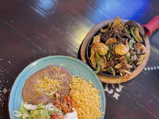 La Fuente Bar & Grill