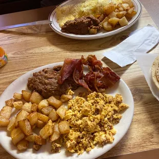 Puerto Omelette and chorizo plate .