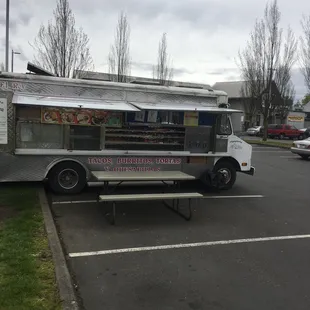 Taqueria El Rey truck in Saars parking lot.