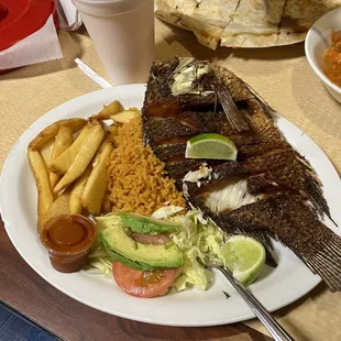 Mojarra frita plate