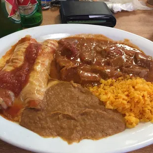 a plate of mexican food