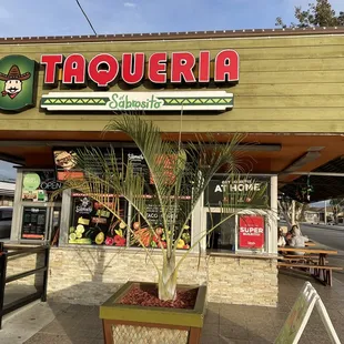 the outside of a restaurant