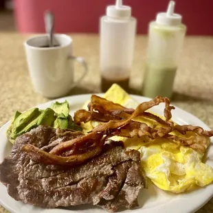 Steak, eggs, bacon &amp; avocado (à la carte)