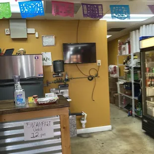 The other side to the kitchen