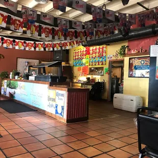 Eating area with condiment bar