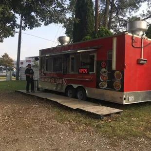 A different angle of the Taco Truck El Torito