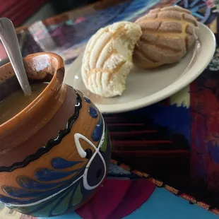 Un cafecito y pancito to warm the soul.