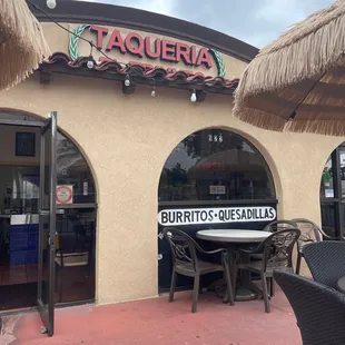 the outside of the restaurant