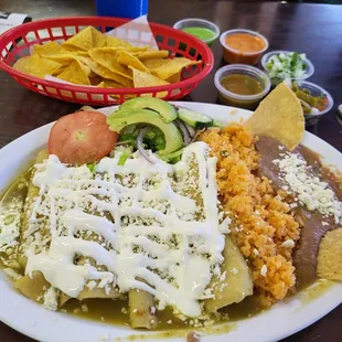 Cheese enchiladas w/green sauce