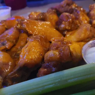 chicken wings and celery