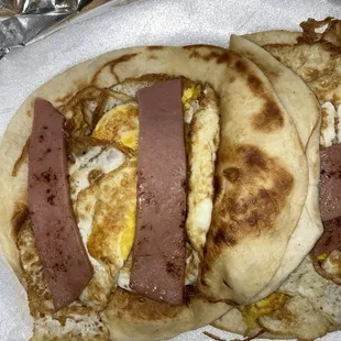 I ordered huevo con jamón. Not bologna