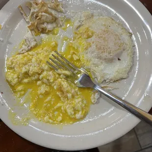 The is the second try of cooking over-easy eggs.