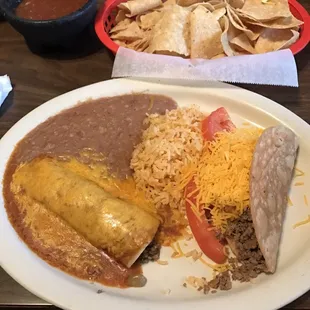 a plate of mexican food