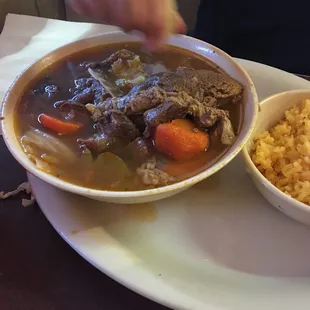 Caldo de res.