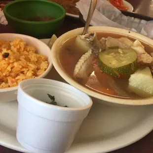 Caldo de pollo.