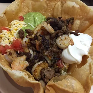 Steak & Shrimp Taco Salad / Asada y Camarón