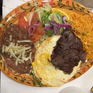 Que tal un desayuno chilaquiles huevos y cecina