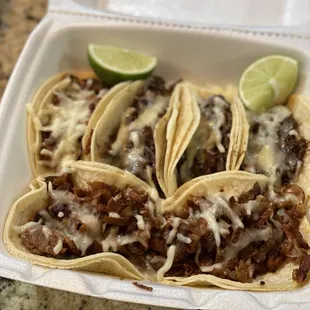 Tacos de asada with cheese